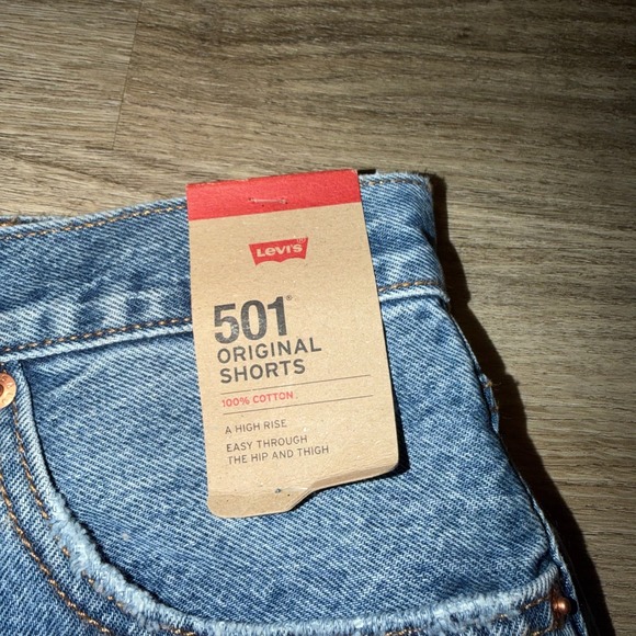 NWT Levi's Women's 501 Original Denim Shorts Distressed 100% Cotton High Rise 32 - Picture 2 of 12
